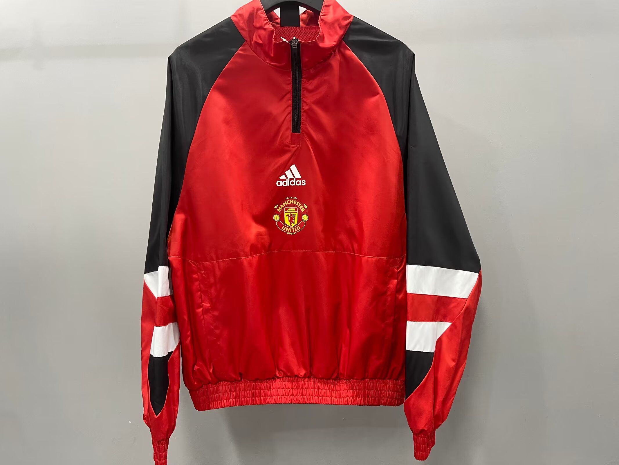 AAA Quality Manchester Utd 23/24 Wind Coat - Red/Black
